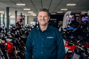 WhatsApp met Mike van Motorhuis De Valkenier