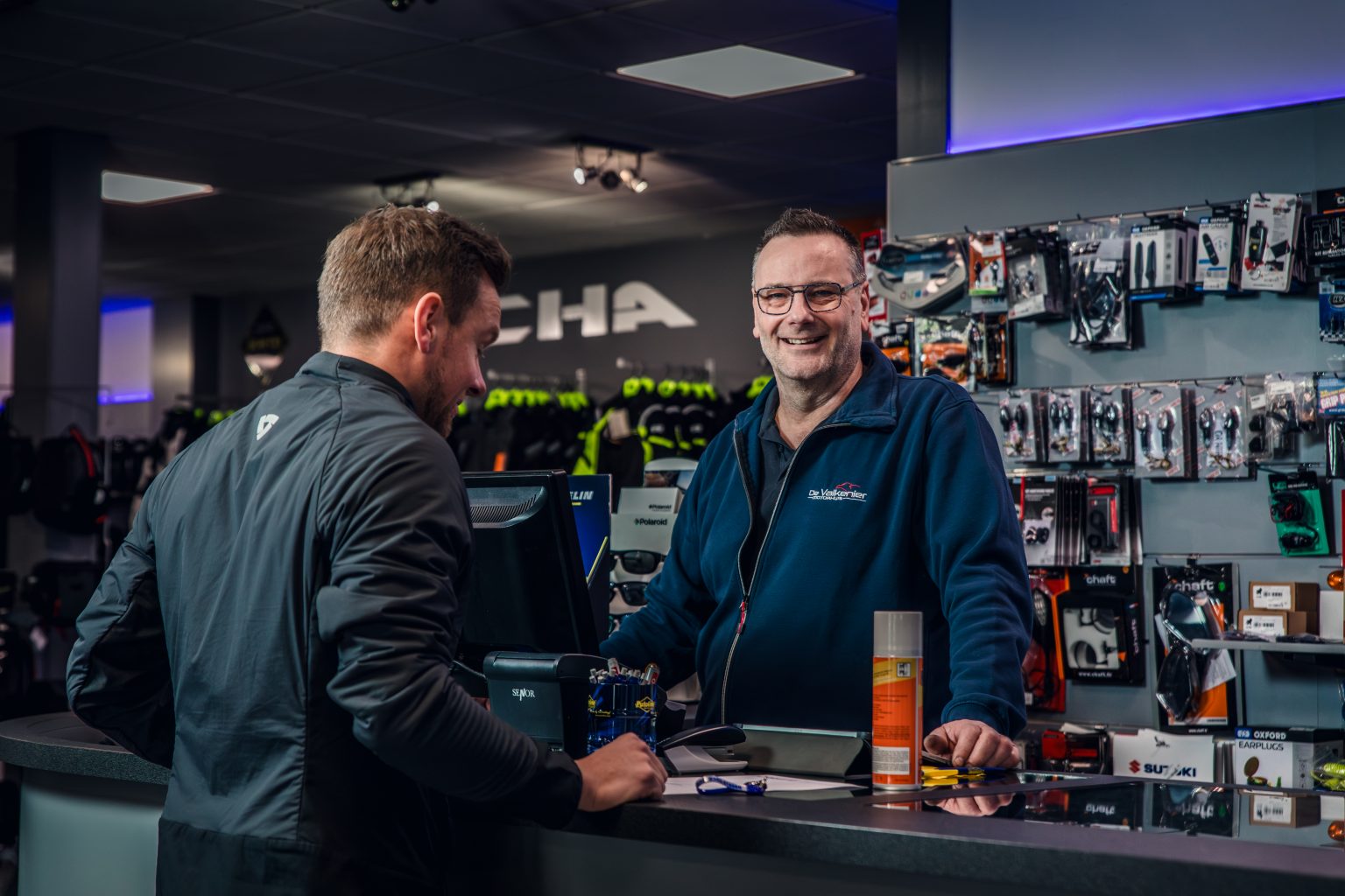Aan het werk bij Motorhuis De Valkenier