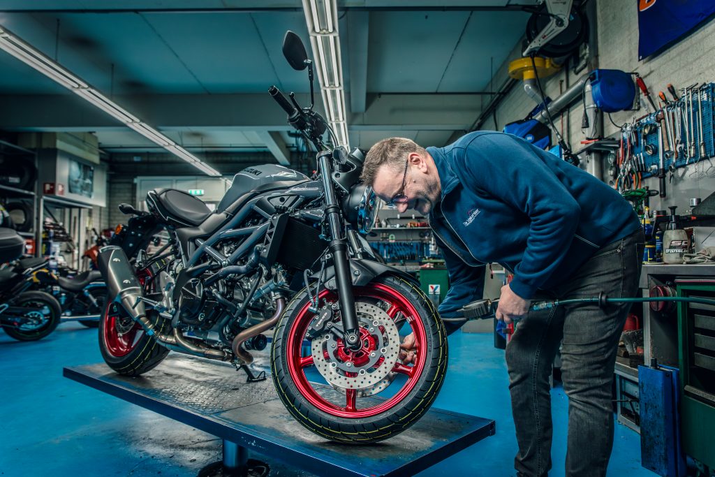 Kom werken bij het team van Motorhuis De Valkenier